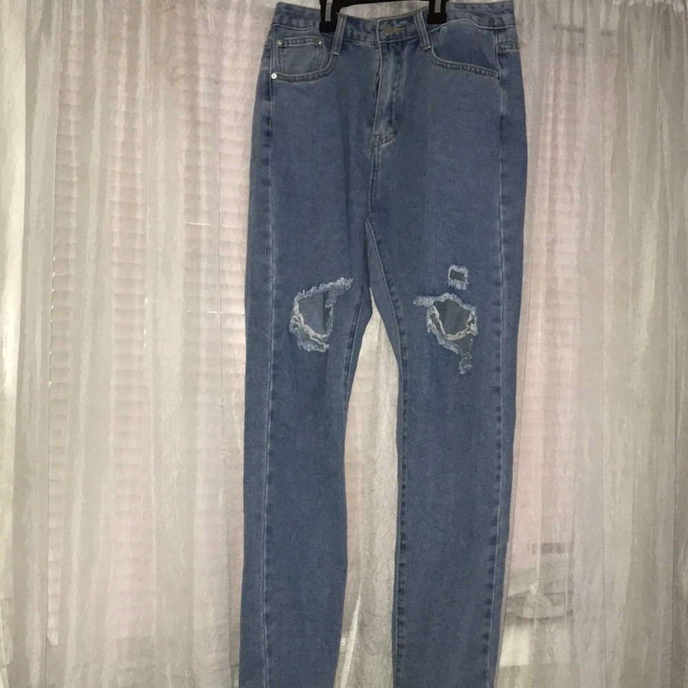 women’s ripped boyfriend jeans